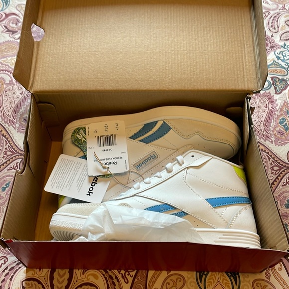 NIB size 6 Reebok high tops - Picture 1 of 5